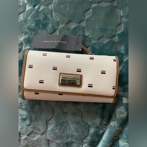 Tommy Hilfiger brand new wallet. Never used. Was a present